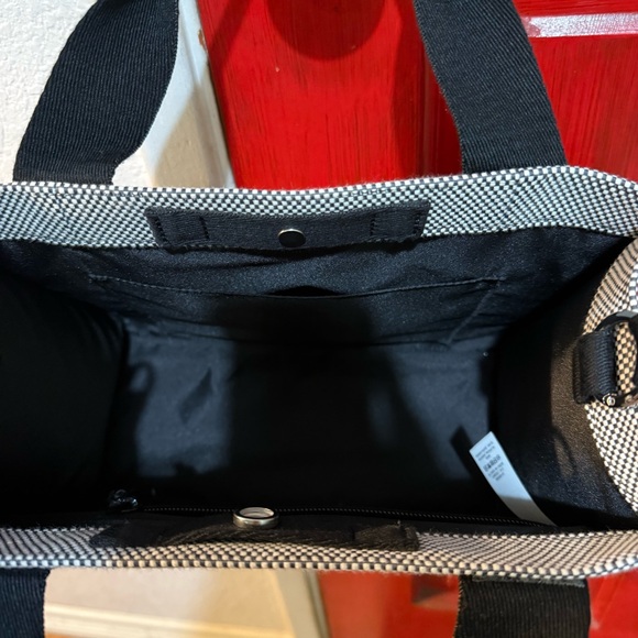 Lululemon 4.5L tote purse - Picture 3 of 6